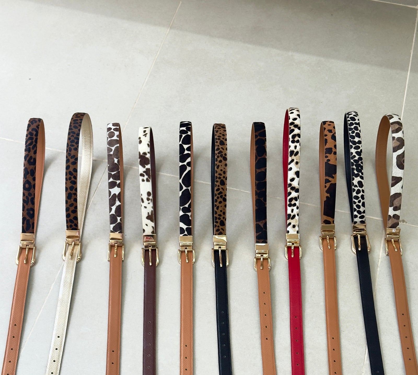 Correa Animal Print doble faz con reverso liso, detalle de hebilla