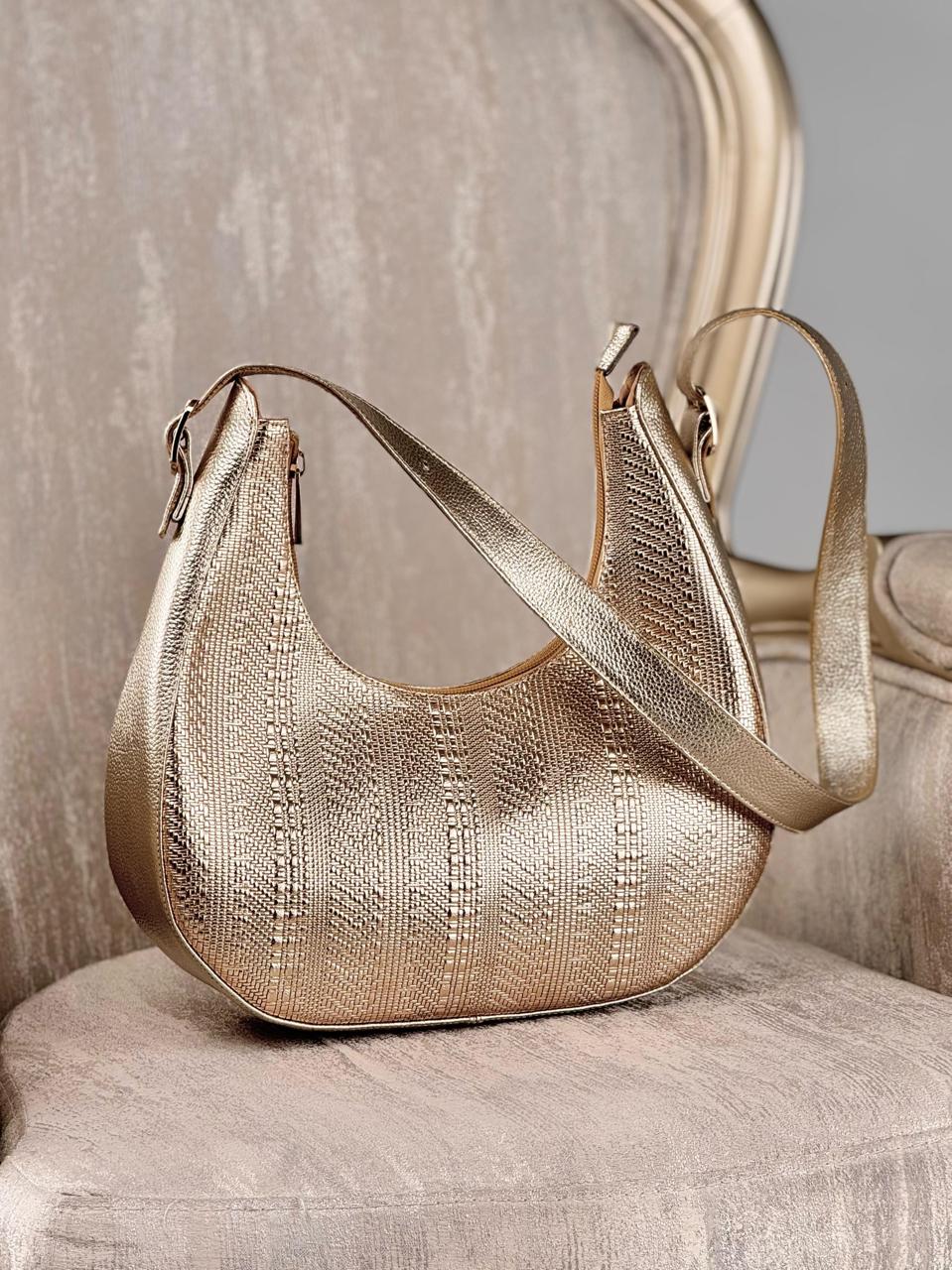 Bolso Daisy vinotinto detalle de herrajes