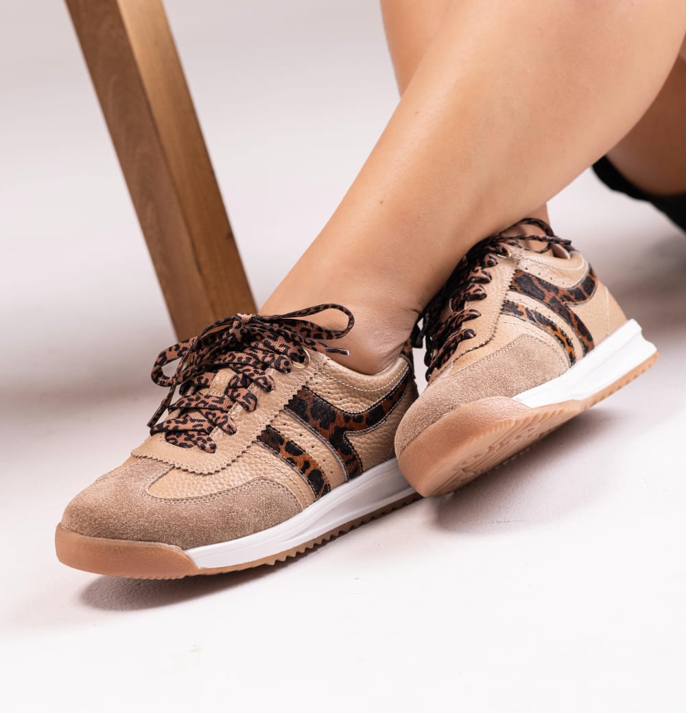 Tenis Urban en Cuero, vista general de los tres colores disponibles (Avellana, Animal, Negro)