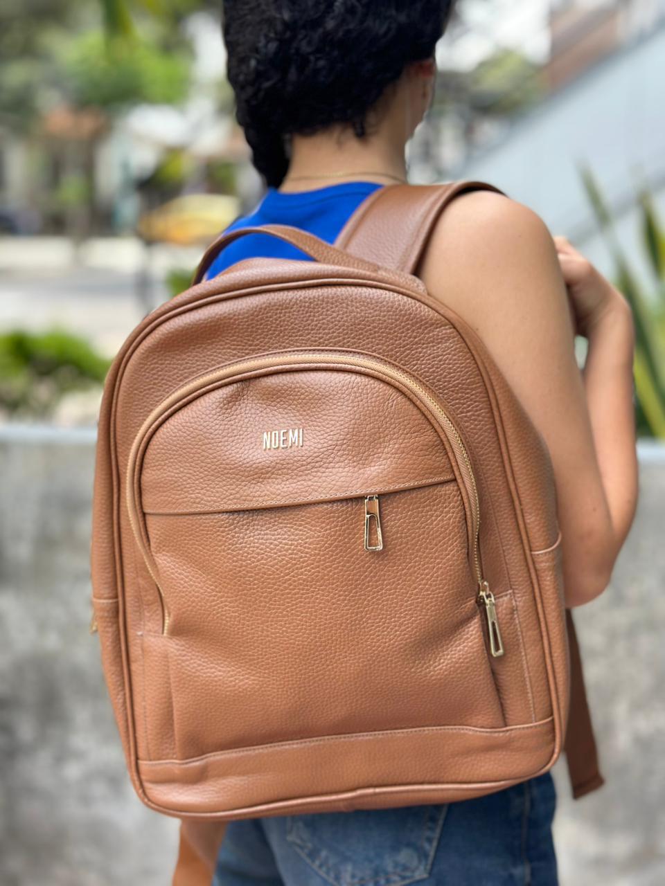 Morral Portátil de cuero genuino color Capuchino vista frontal